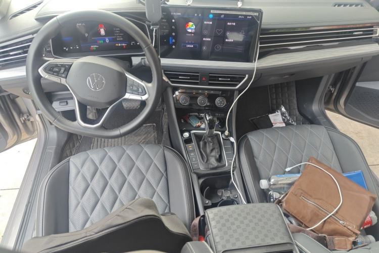 Used Volkswagen Sagitar 2023 300TSI DSG Excellence Edition Center Console