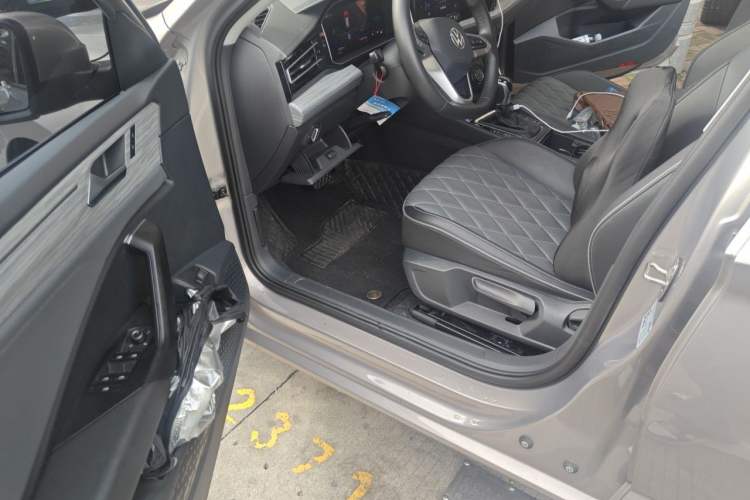 Used Volkswagen Sagitar 2023 300TSI DSG Excellence Edition Driver Seat
