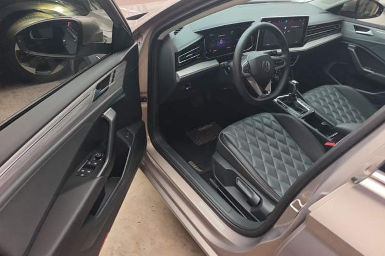 Used Volkswagen Sagitar 2023 300TSI DSG Excellence Edition Driver Seat