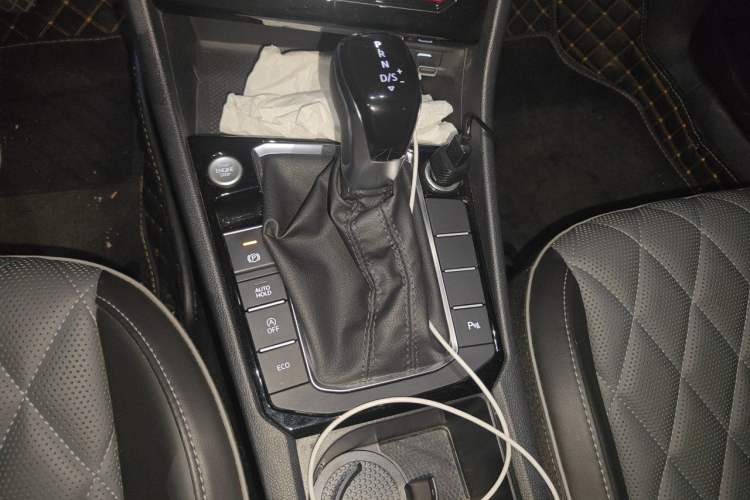 Used Volkswagen Sagitar 2023 280TSI DSG Excellence Edition Gear Lever