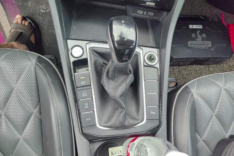 Used Volkswagen Sagitar 2023 200TSI DSG Excellence Edition Gear Lever