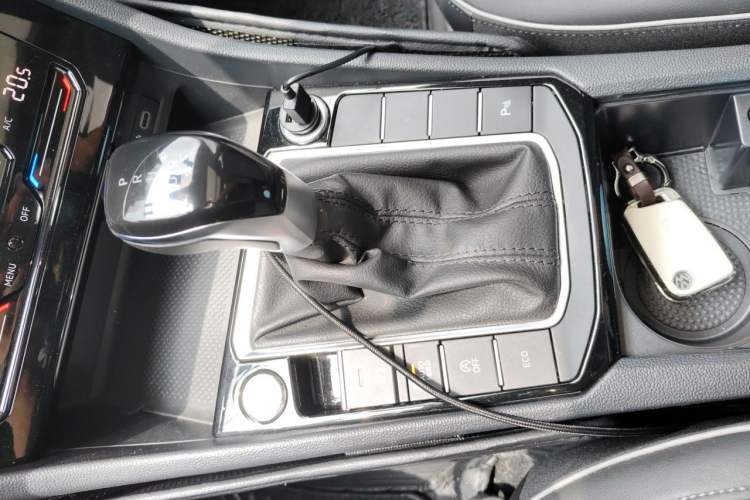 Used Volkswagen Sagitar 2023 200TSI DSG Excellence Edition Gear Lever