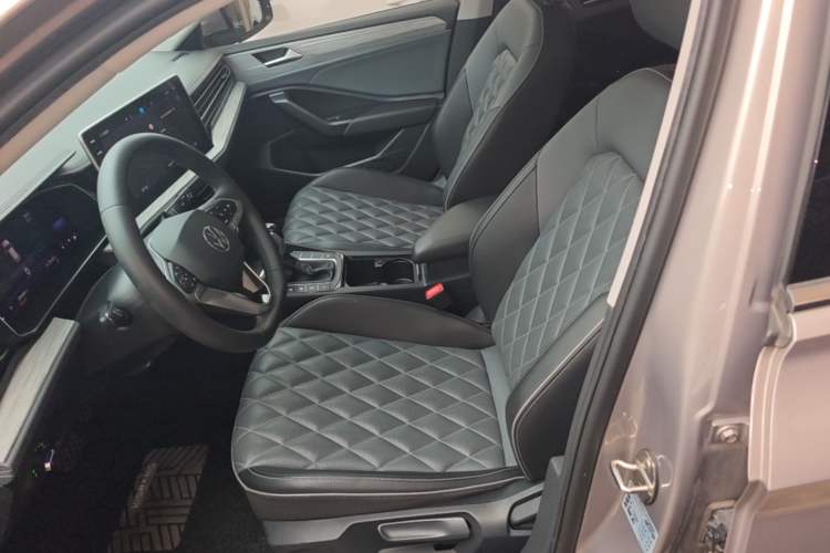 Used Volkswagen Sagitar 2023 300TSI DSG Excellence Edition Left Front Seat