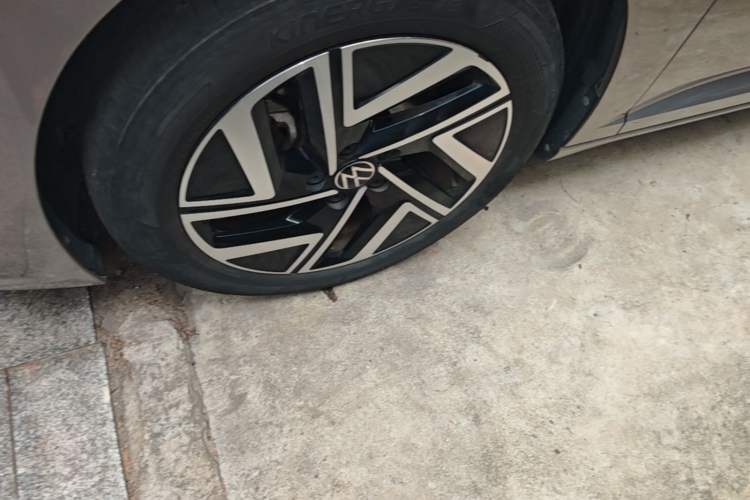 Used Volkswagen Sagitar 2023 300TSI DSG Excellence Edition Left Front Wheel Hub