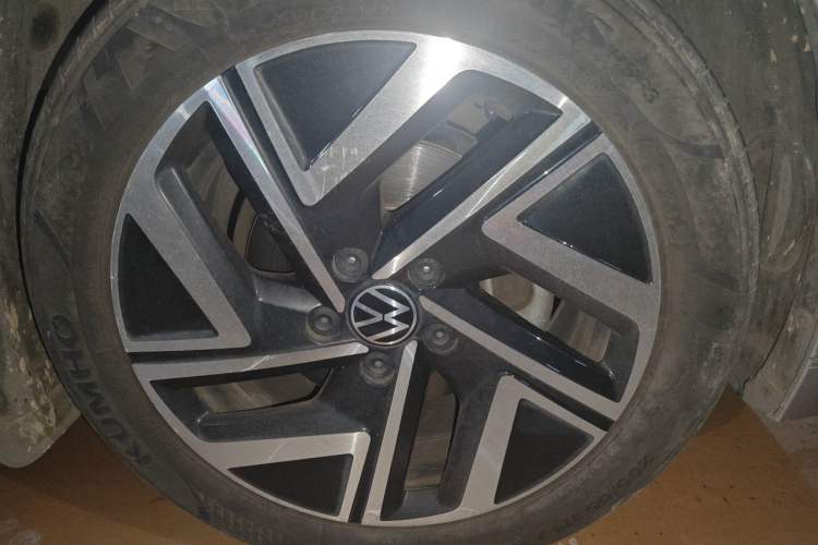 Used Volkswagen Sagitar 2023 280TSI DSG Excellence Edition Right Front Wheel Hub