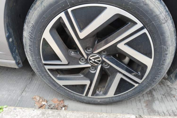 Used Volkswagen Sagitar 2023 200TSI DSG Excellence Edition Right Front Wheel Hub