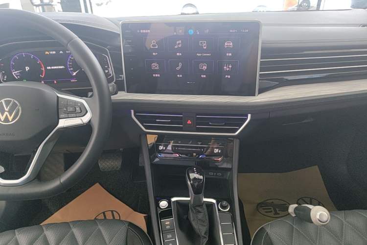 Used Volkswagen Sagitar 2023 300TSI DSG Excellence Edition Audio And AC Panel
