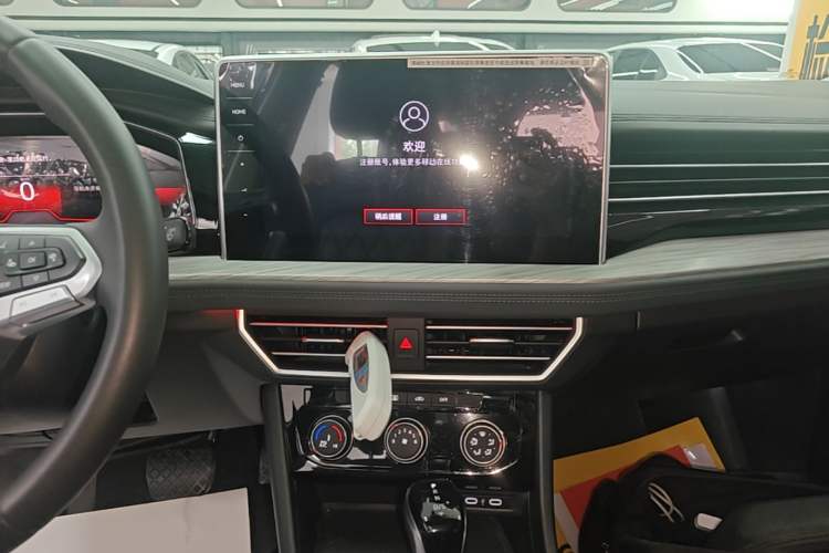 Used Volkswagen Sagitar 2023 300TSI DSG Excellence Edition Audio And AC Panel