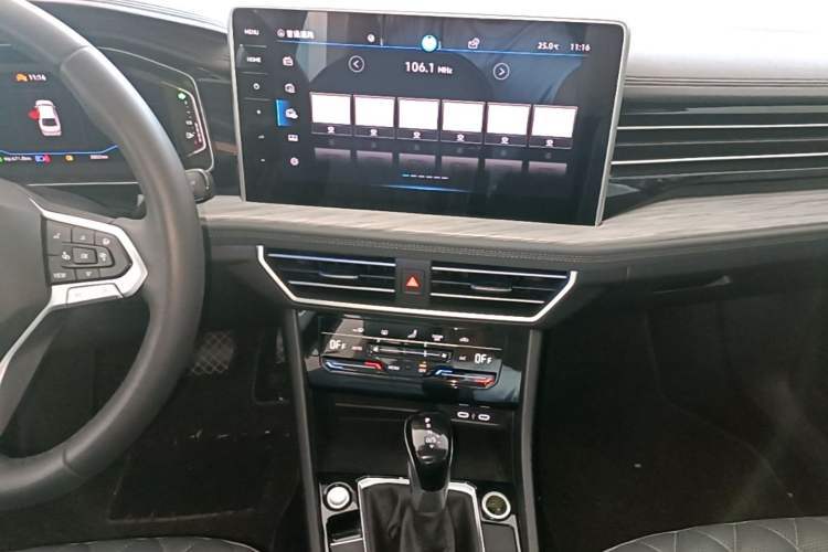 Used Volkswagen Sagitar 2023 300TSI DSG Excellence Edition Audio And AC Panel