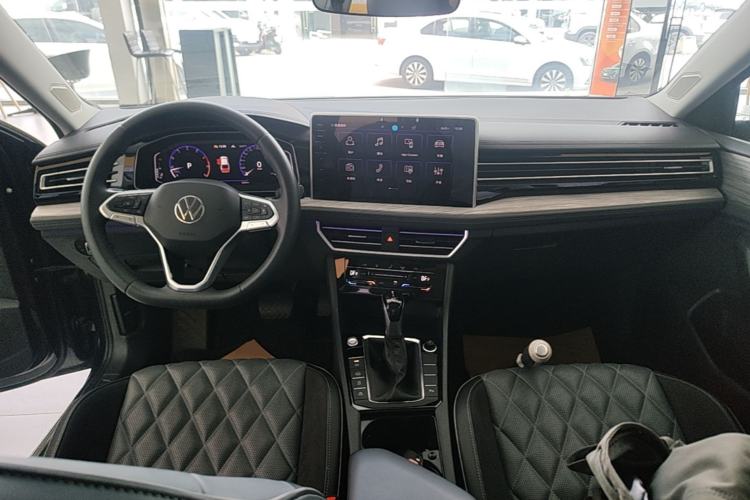 Used Volkswagen Sagitar 2023 300TSI DSG Excellence Edition Center Console