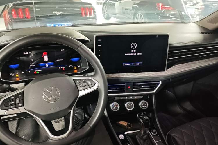 Used Volkswagen Sagitar 2023 300TSI DSG Excellence Edition Center Console