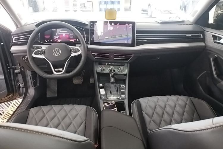 Used Volkswagen Sagitar 2023 300TSI DSG Excellence Edition Center Console