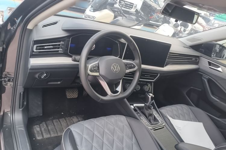 Used Volkswagen Sagitar 2023 300TSI DSG Excellence Edition Center Console
