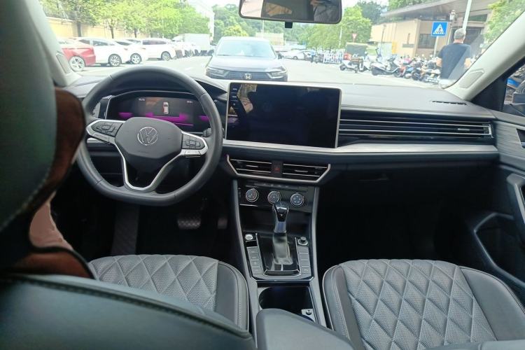 Used Volkswagen Sagitar 2023 300TSI DSG Excellence Edition Center Console