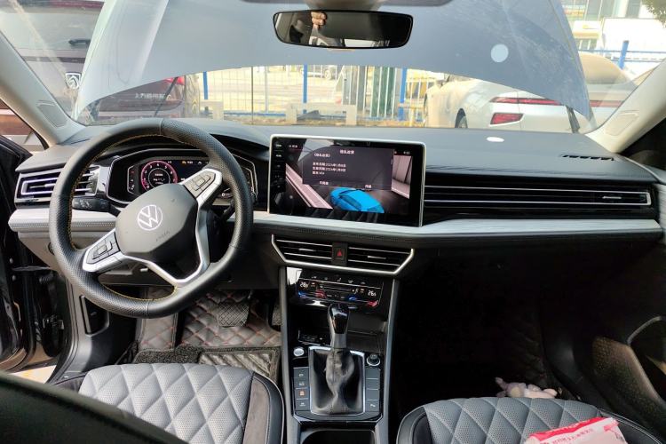 Used Volkswagen Sagitar 2023 300TSI DSG Excellence Edition Center Console