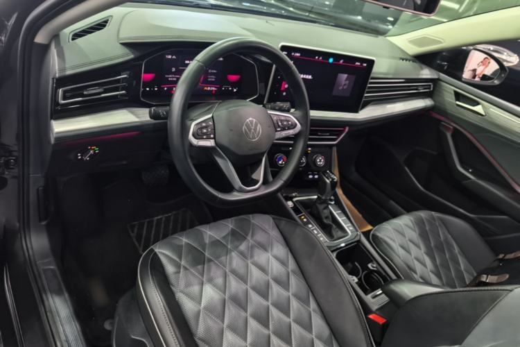 Used Volkswagen Sagitar 2023 300TSI DSG Excellence Edition Center Console