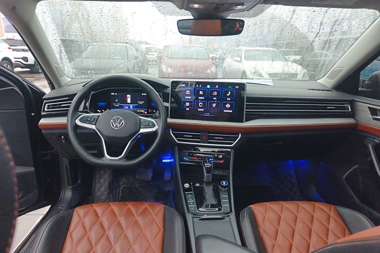 Used Volkswagen Sagitar 2023 280TSI DSG Excellence Plus Edition Center Console