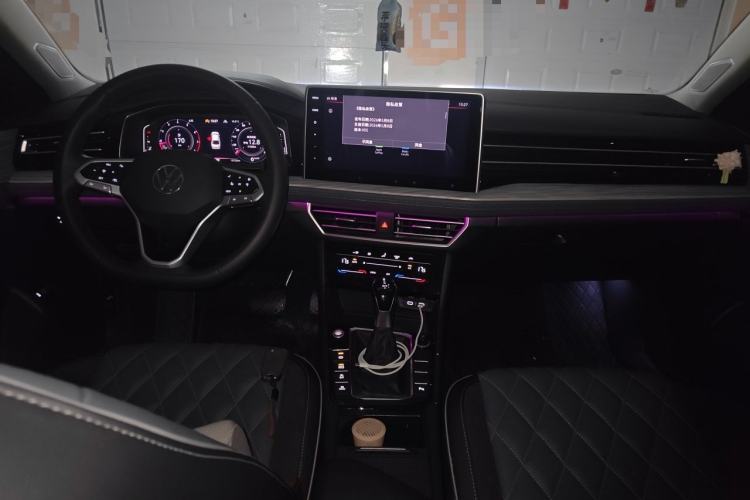 Used Volkswagen Sagitar 2023 300TSI DSG Excellence Edition Center Console
