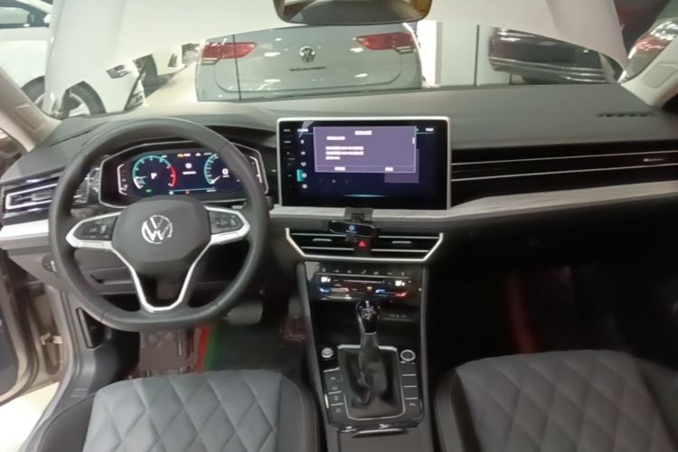 Used Volkswagen Sagitar 2023 300TSI DSG Excellence Edition Center Console