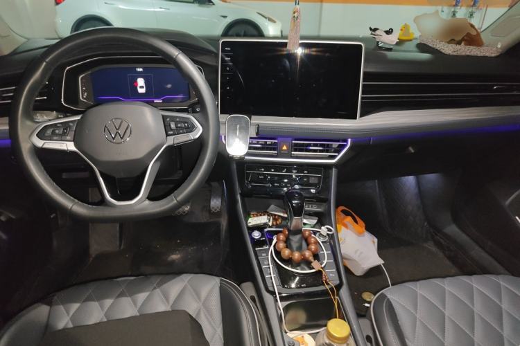 Used Volkswagen Sagitar 2023 280TSI DSG Excellence Edition Center Console