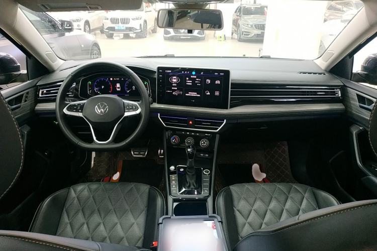 Used Volkswagen Sagitar 2023 300TSI DSG Excellence Edition Center Console