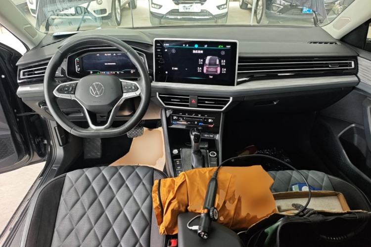 Used Volkswagen Sagitar 2023 300TSI DSG Excellence Edition Center Console
