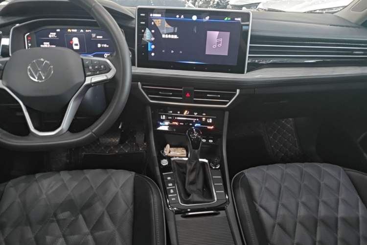 Used Volkswagen Sagitar 2023 280TSI DSG Excellence Plus Edition Center Console