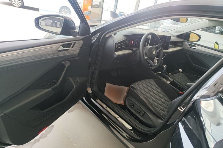 Used Volkswagen Sagitar 2023 300TSI DSG Excellence Edition Driver Seat