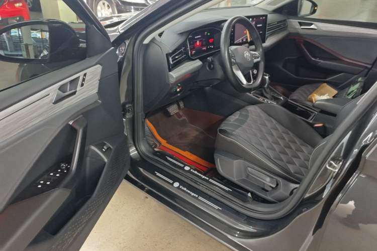 Used Volkswagen Sagitar 2023 300TSI DSG Excellence Edition Driver Seat