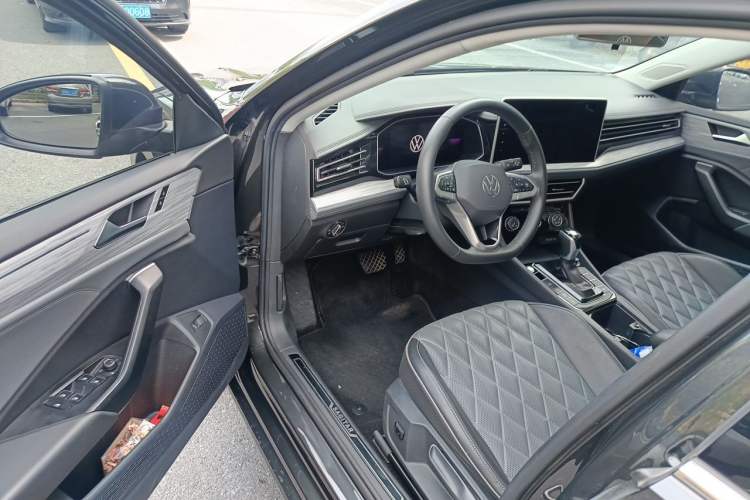 Used Volkswagen Sagitar 2023 300TSI DSG Excellence Edition Driver Seat