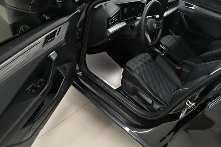Used Volkswagen Sagitar 2023 300TSI DSG Excellence Edition Driver Seat