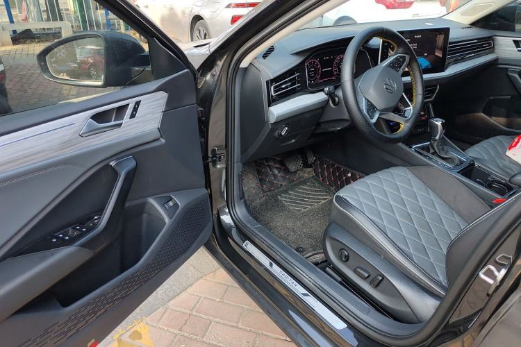 Used Volkswagen Sagitar 2023 300TSI DSG Excellence Edition Driver Seat