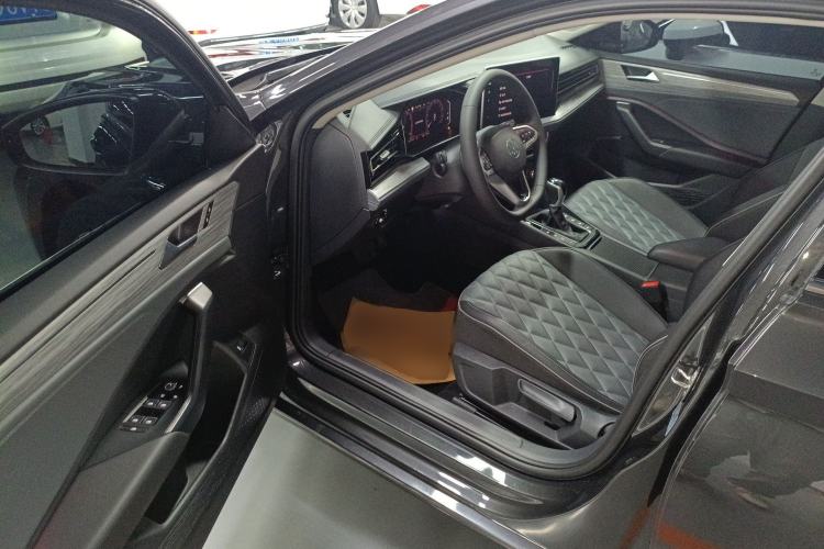 Used Volkswagen Sagitar 2023 300TSI DSG Excellence Edition Driver Seat