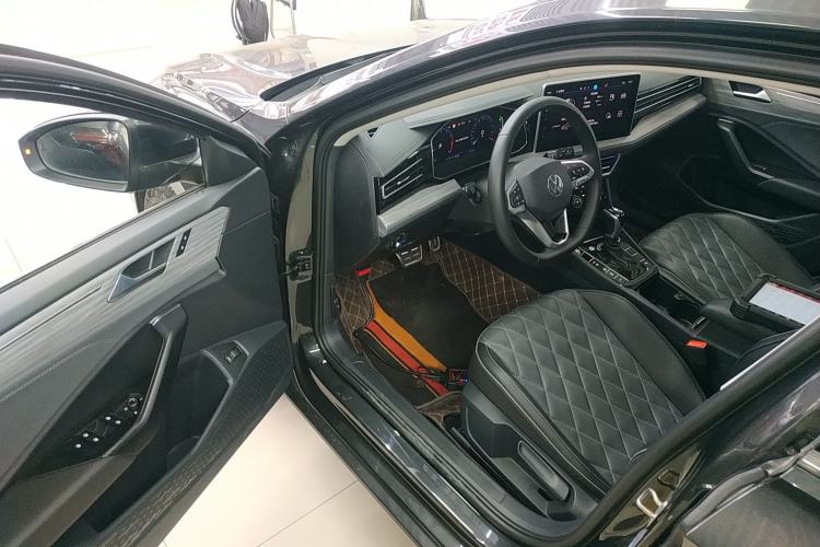 Used Volkswagen Sagitar 2023 300TSI DSG Excellence Edition Driver Seat