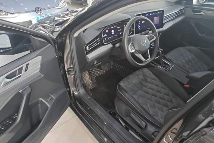 Used Volkswagen Sagitar 2023 280TSI DSG Excellence Plus Edition Driver Seat