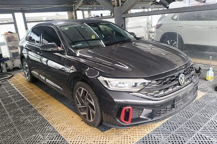 Used Volkswagen Sagitar 2023 300TSI DSG Excellence Edition Front Right 45 Deg