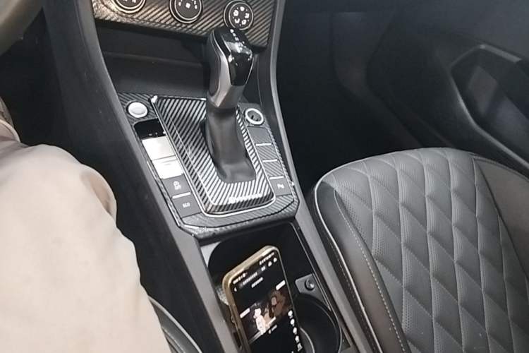 Used Volkswagen Sagitar 2023 300TSI DSG Excellence Edition Gear Lever
