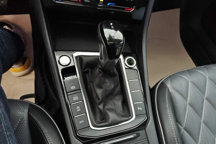 Used Volkswagen Sagitar 2023 200TSI DSG Excellence Edition Gear Lever
