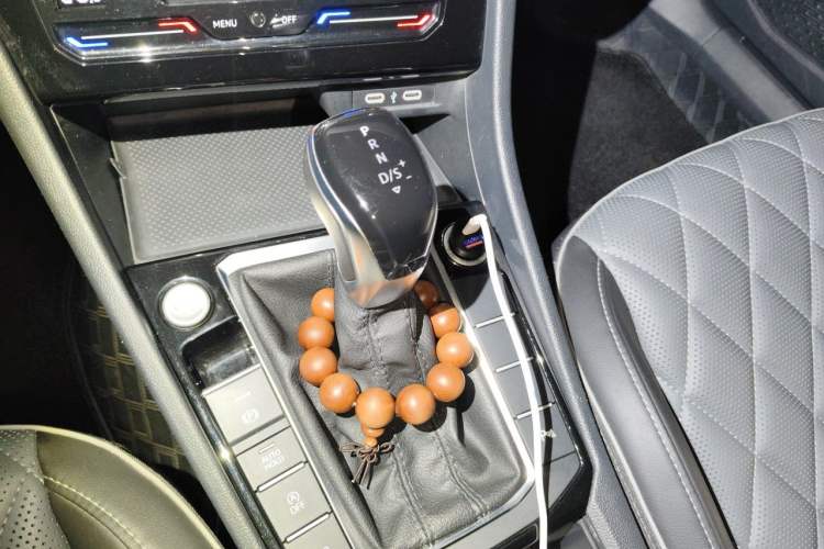 Used Volkswagen Sagitar 2023 280TSI DSG Excellence Edition Gear Lever