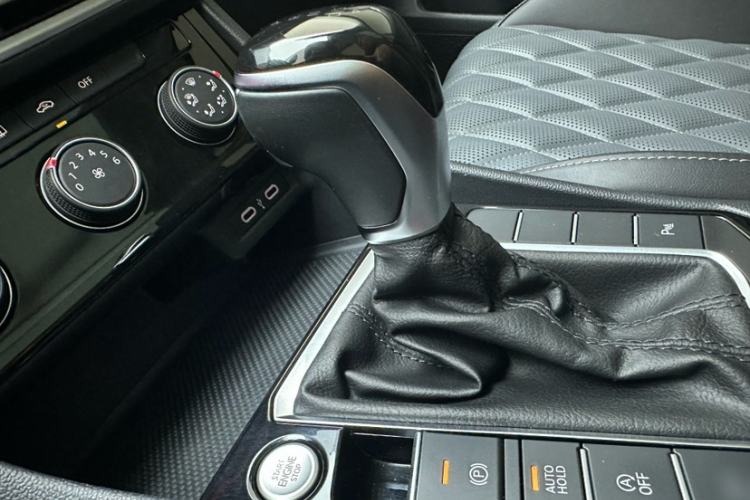 Used Volkswagen Sagitar 2023 300TSI DSG Excellence Edition Gear Lever