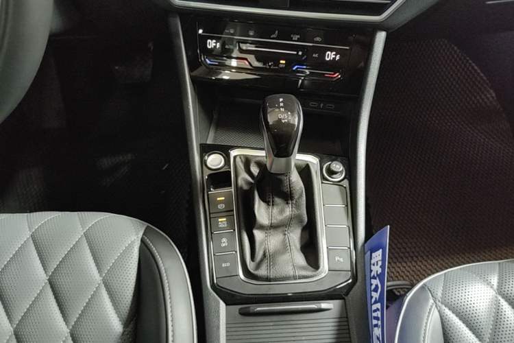 Used Volkswagen Sagitar 2023 200TSI DSG Excellence Edition Gear Lever