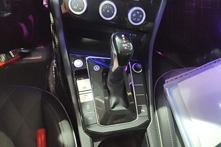 Used Volkswagen Sagitar 2023 300TSI DSG Excellence Edition Gear Lever