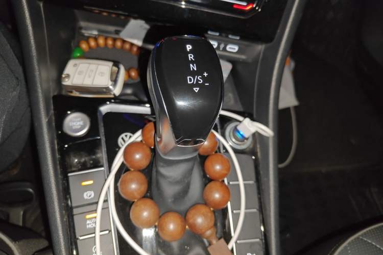 Used Volkswagen Sagitar 2023 280TSI DSG Excellence Edition Gear Lever