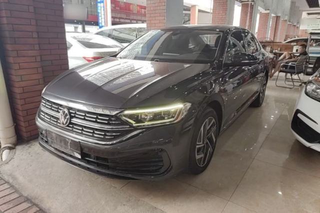 Ojetý Volkswagen Sagitar 2023 200TSI DSG Excellence Edition