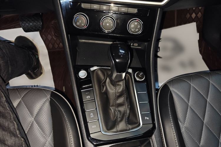 Used Volkswagen Sagitar 2023 300TSI DSG Excellence Edition Interior 6