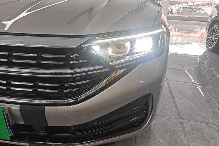 Used Volkswagen Sagitar 2023 300TSI DSG Excellence Edition Left Front Headlight