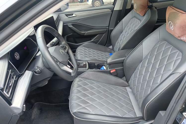 Used Volkswagen Sagitar 2023 300TSI DSG Excellence Edition Left Front Seat