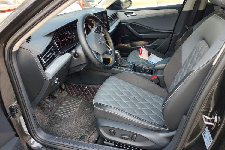 Used Volkswagen Sagitar 2023 300TSI DSG Excellence Edition Left Front Seat