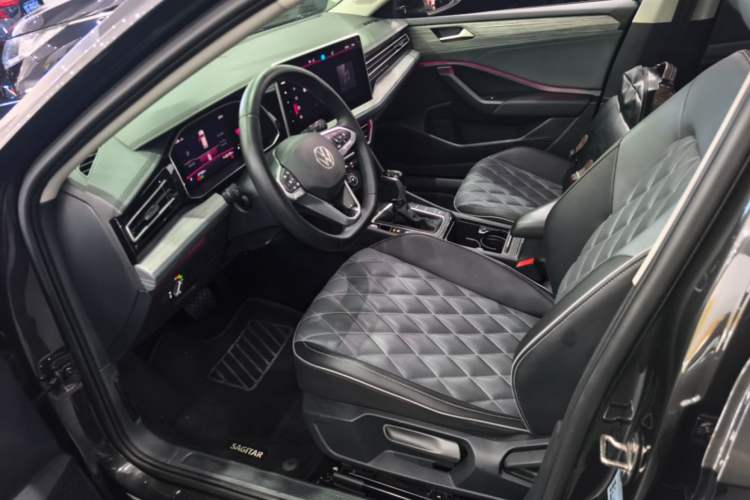Used Volkswagen Sagitar 2023 300TSI DSG Excellence Edition Left Front Seat