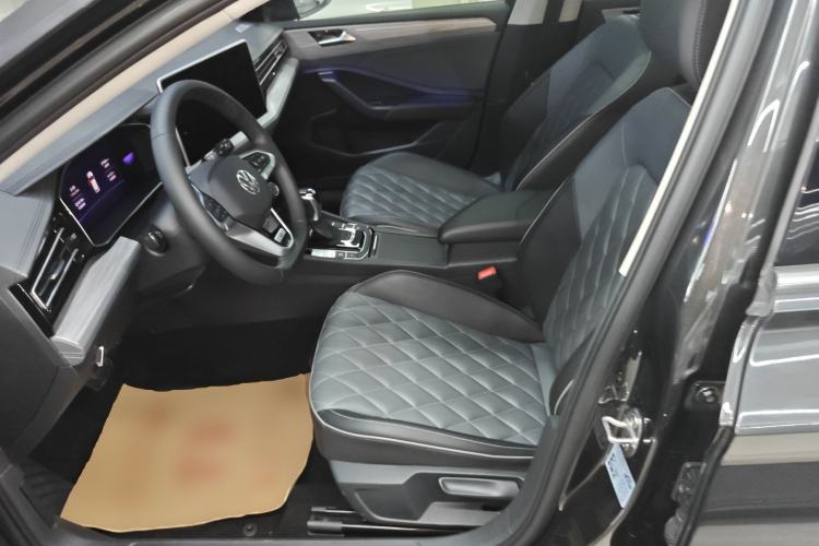 Used Volkswagen Sagitar 2023 300TSI DSG Excellence Edition Left Front Seat